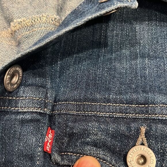 Women's Levi's® Original Trucker Jean Jacket size M red tab - Picture 3 of 8